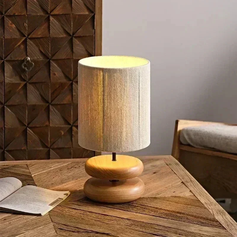 Lampe de table LED avec socle en bois - Image 4