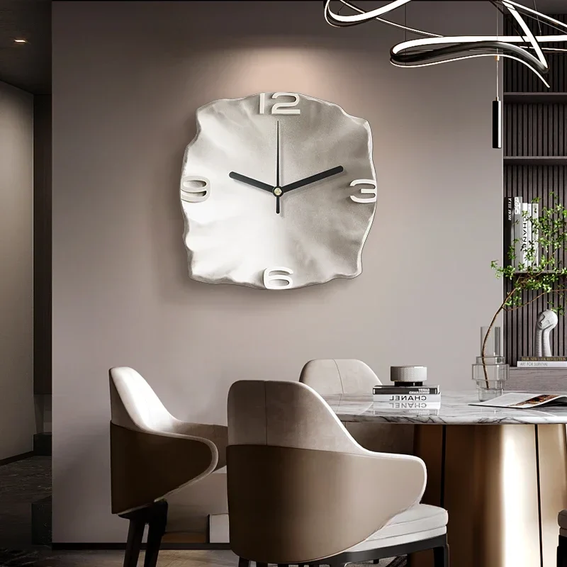 Horloge murale contemporaine motif en relief artistique - Image 3
