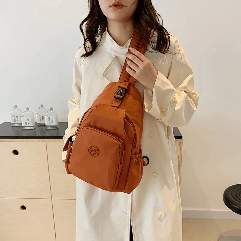 Lyra – Sac à dos bandoulière avec sangle ajustable et poche zippée - Image 5