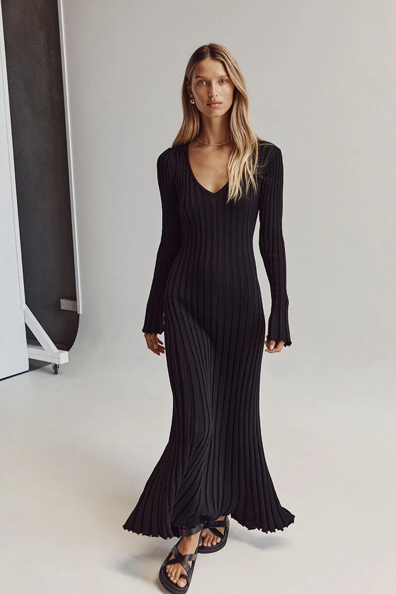 Maria - Robe Midi Élégante en Tricot à Col en V - Image 2