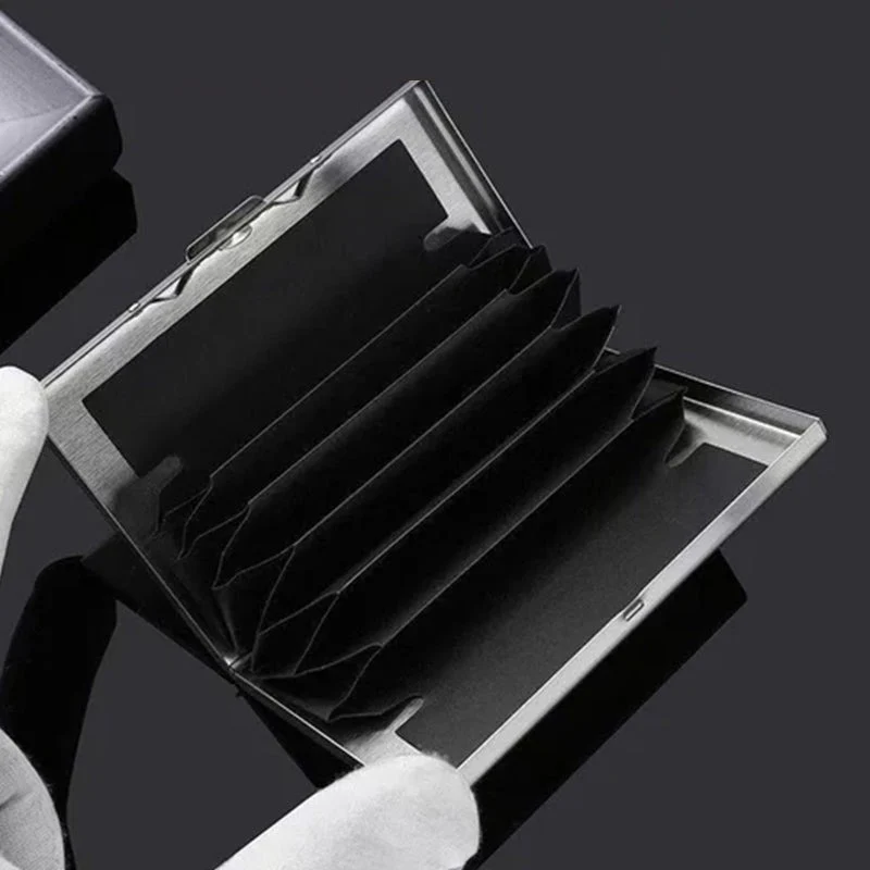 MetalCard – Porte-Cartes Élégant avec Ouverture à Bouton - Image 8