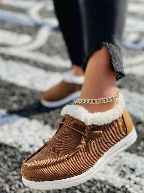 Mia - Chaussures à bout rond Mia Design élégant avec accent en fausse plume