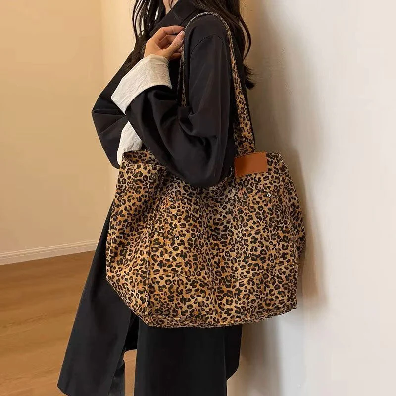 Sac cabas femme imprimé léopard grand format - Image 6