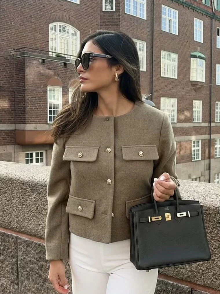 Mira - Veste élégante à manches longues avec design boutonné - Image 2