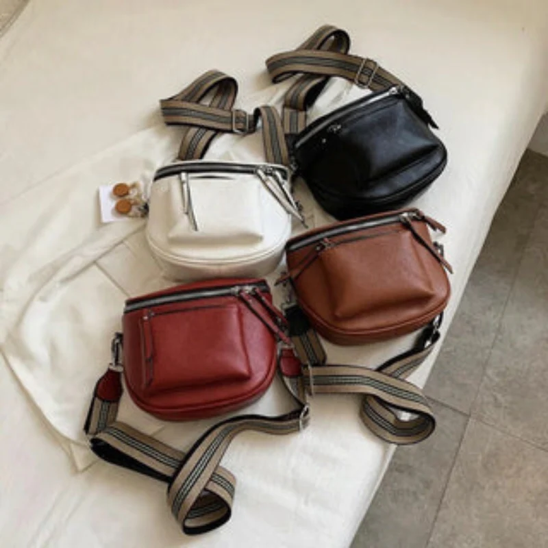 Sac bandoulière avec bandoulière réglable et poches zippées - Image 6