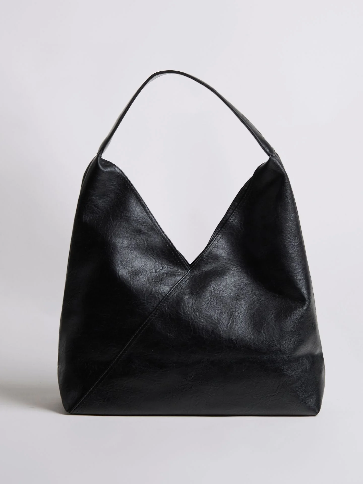 Sac Bandoulière Moderne avec Intérieur Spacieux et Style Élégant
