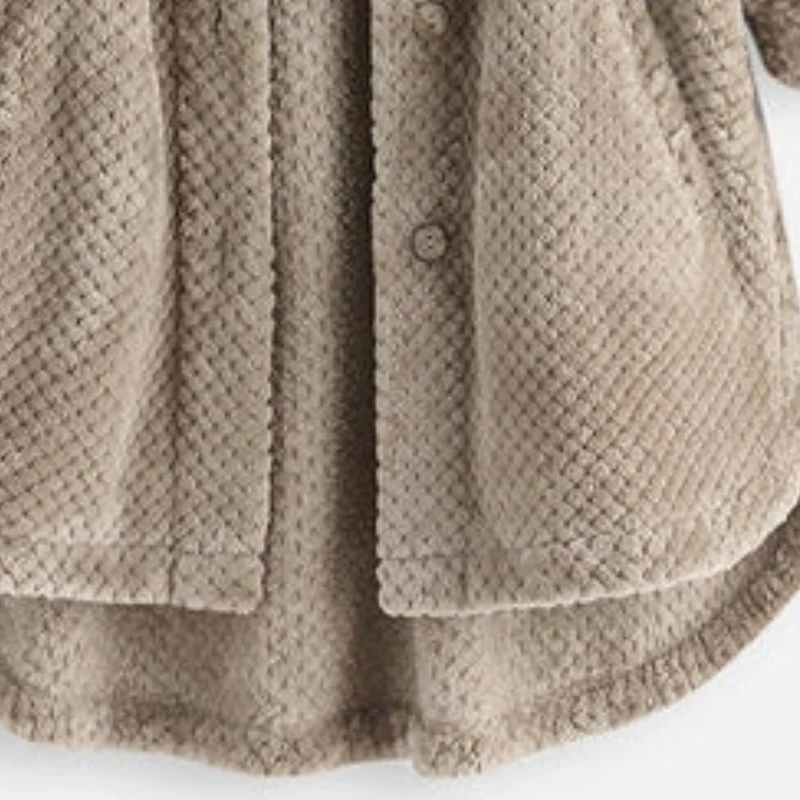 Veste femme à capuche manches longues avec poches et fermeture à boutons - Image 9