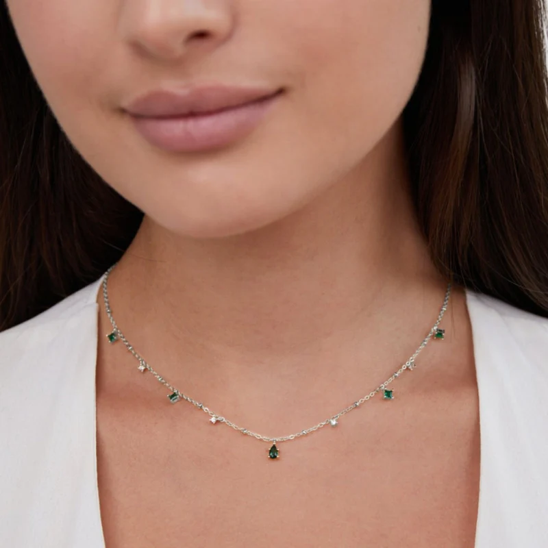 Collier Classique Léger avec Accents Géométriques - Image 4