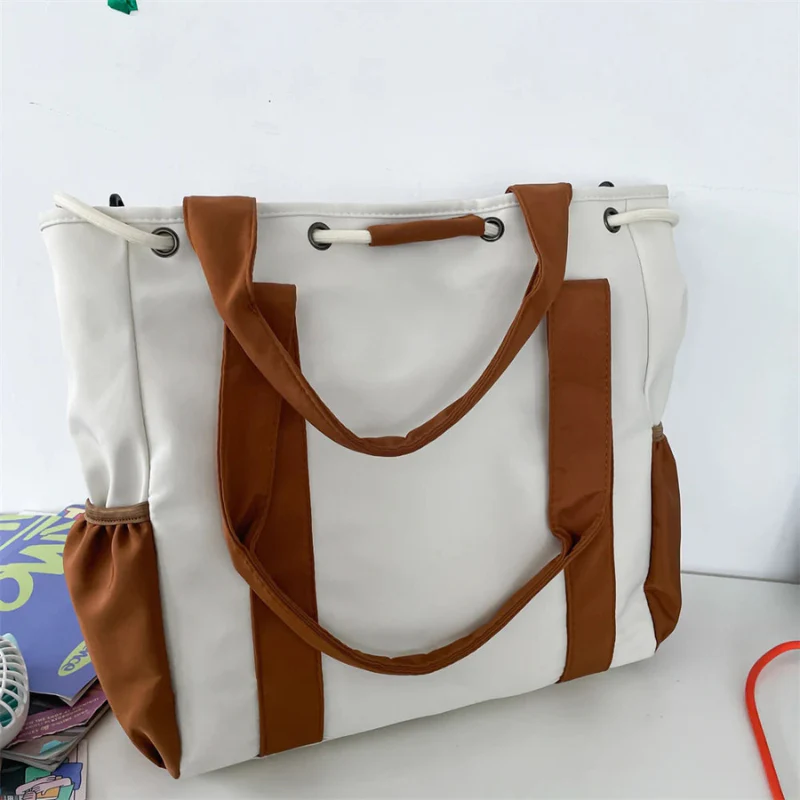 Sac à main avec bandoulière réglable + poche latérale - Image 4