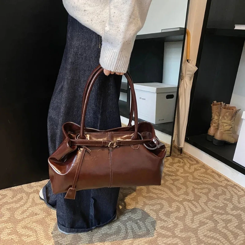 Sac à main souple avec détail ceinture décorative - Image 7