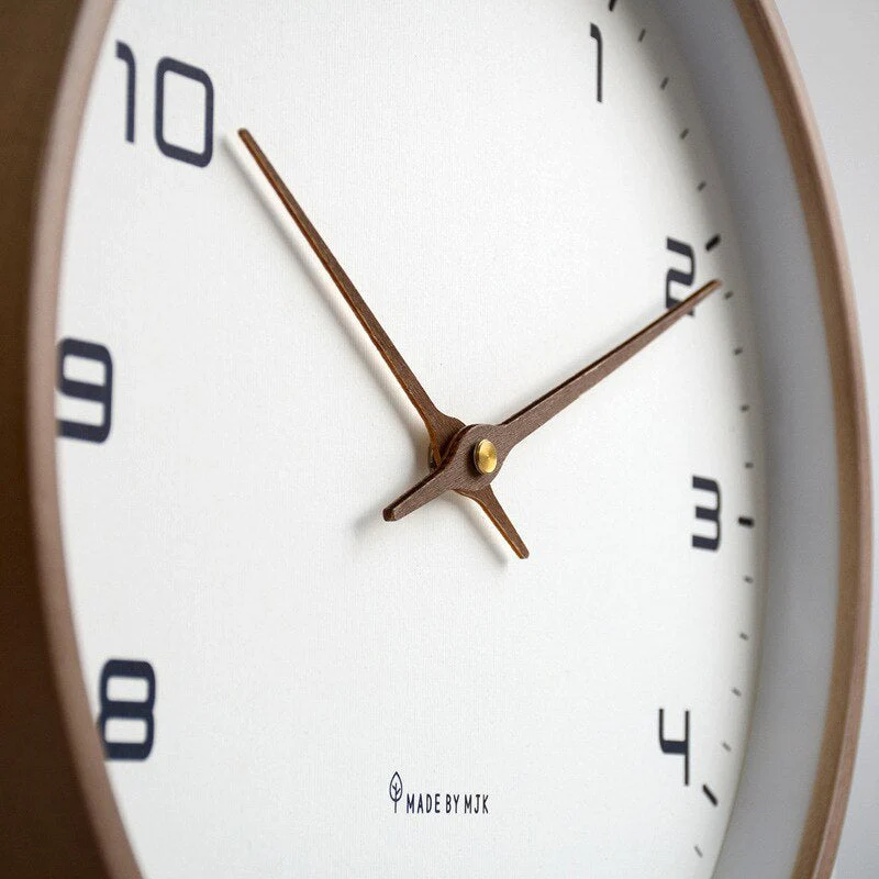 Horloge murale scandinave en bois naturel - Image 4