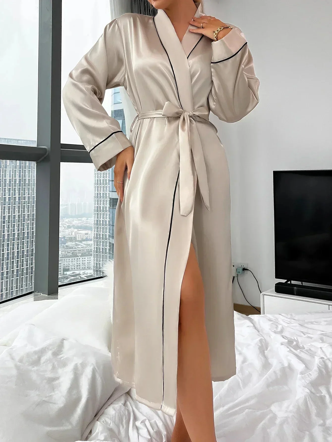 Peignoir élégant avec ceinture réglable et coupe décontractée - Image 9