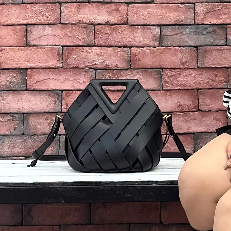 Sac à main structuré en simili cuir avec boucle magnétique - Image 4