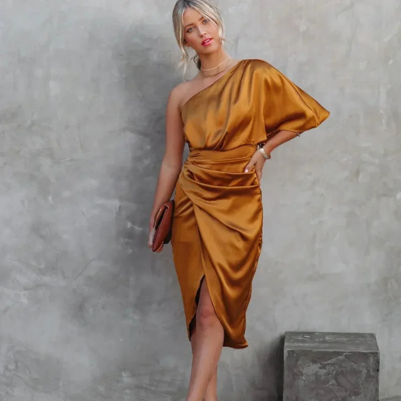 Robe portefeuille courte asymétrique à une épaule avec fente - Image 6