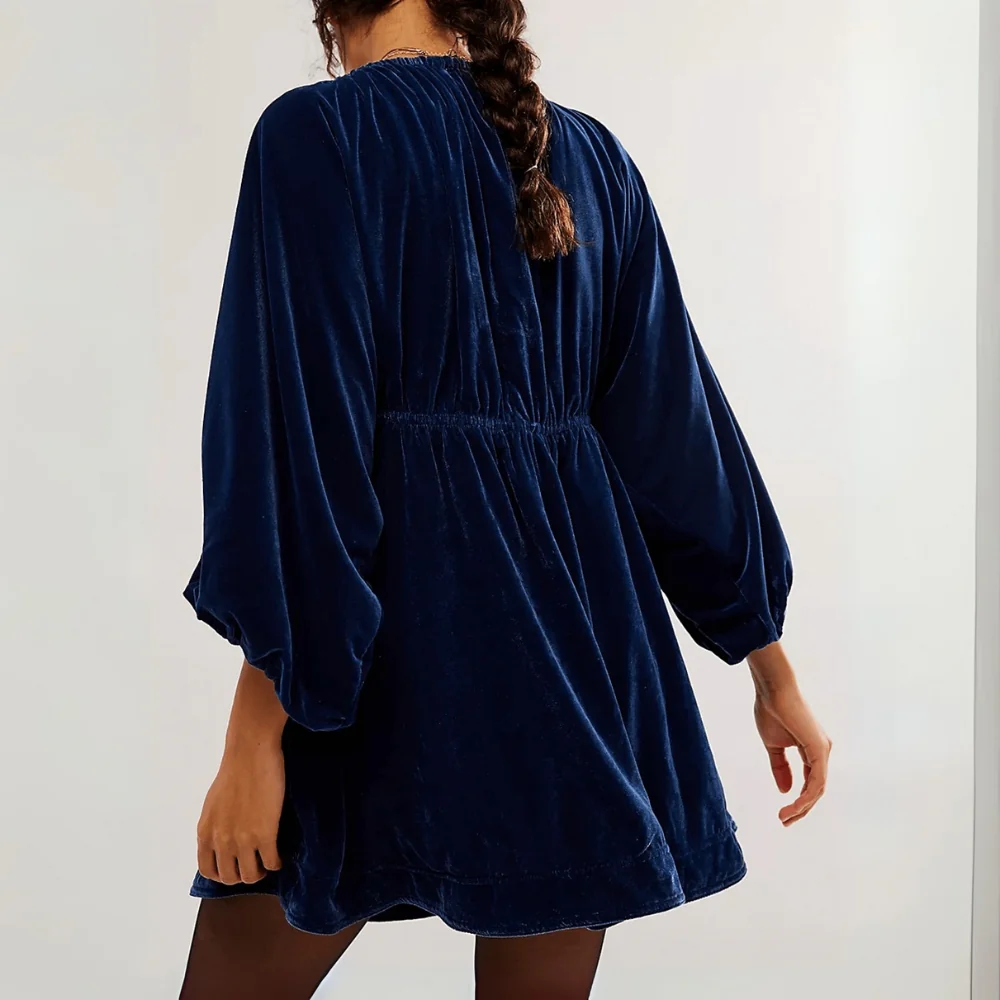 Robe courte à col en V avec manches longues et poches - Image 4