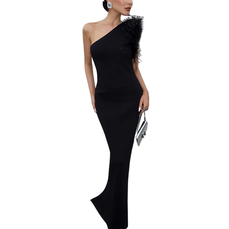 Robe longue asymétrique sans manches à une épaule - Image 4