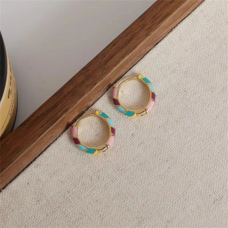 Boucles d'Oreilles Élégantes en Émail - Image 4
