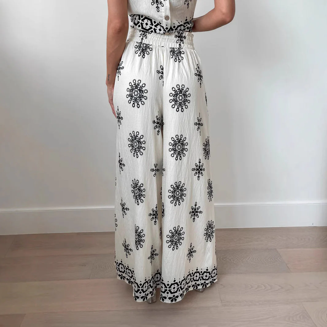 Selina – Ensemble deux pièces élégant composé d'un haut sans manches et d'un pantalon à jambes larges - Image 4