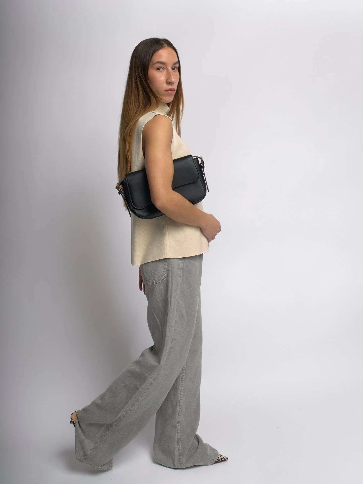 Sac Bandoulière Léger avec Fermeture Magnétique et Bandoulière Réglable - Image 8