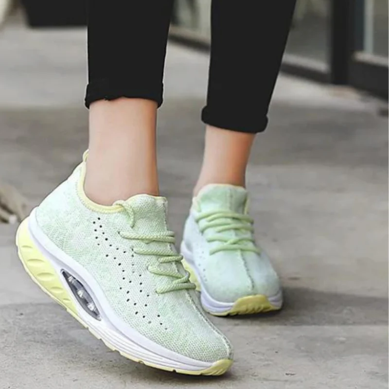 Chaussures de sport compensées à lacets en maille - Image 3