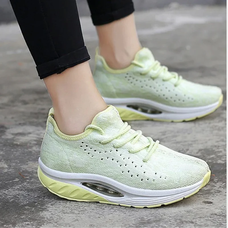 Chaussures de sport compensées à lacets en maille - Image 4