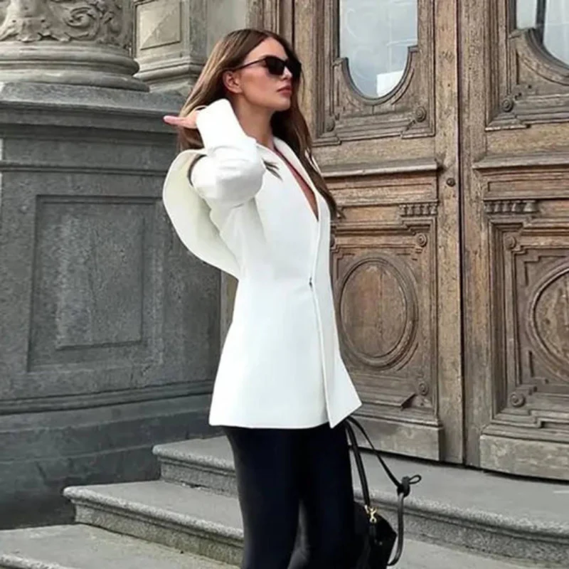Soraya – Blazer croisé à manches longues et col en V - Image 6