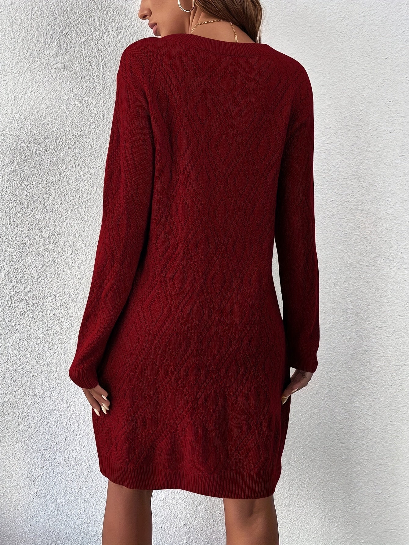 Robe pull intemporelle à manches longues avec col rond - Image 3
