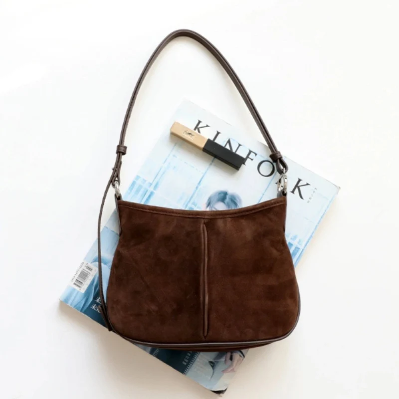 Sac à bandoulière grande capacité en suède avec bandoulière réglable - Image 3