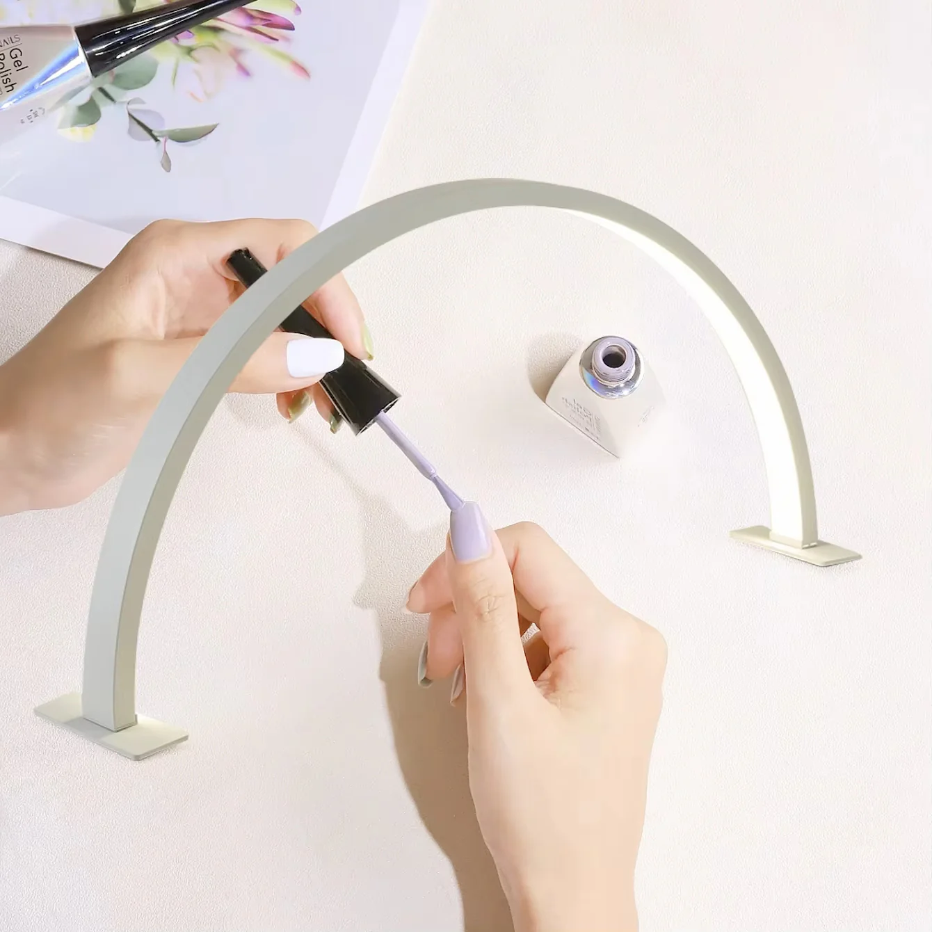 Lampe de bureau LED forme U - Image 3