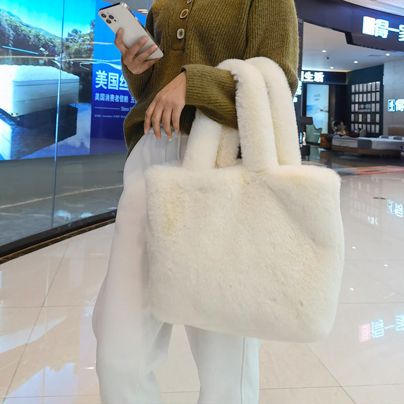 Sac cabas femme grande capacité en fausse fourrure - Image 4